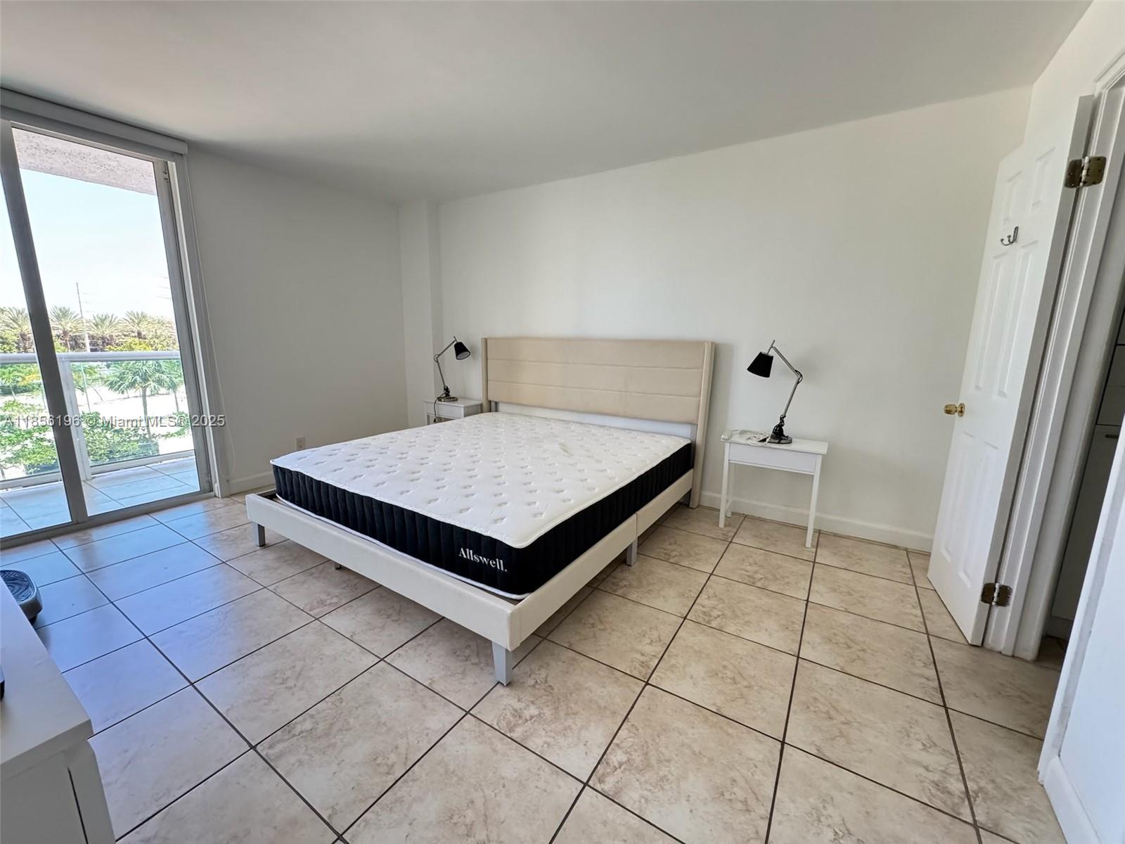 See details 309 1 / 2 991 sq. ft. $ 2025-08-10 0 Photo