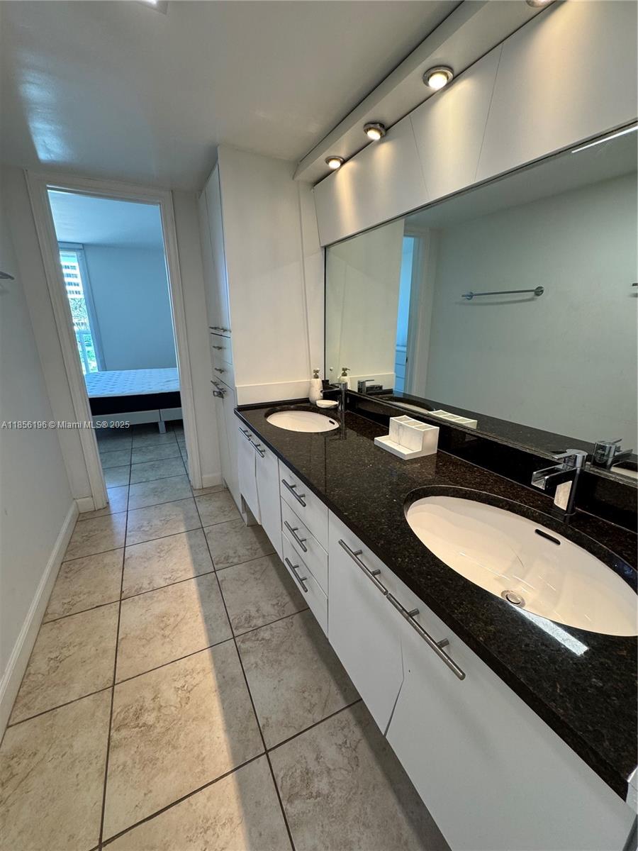 See details 309 1 / 2 991 sq. ft. $ 2025-08-10 0 Photo