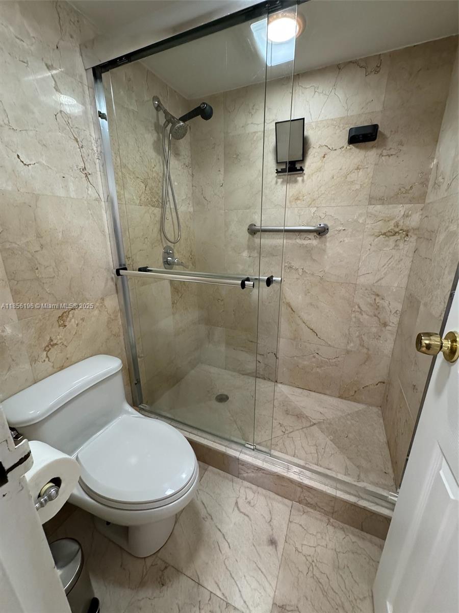 See details 309 1 / 2 991 sq. ft. $ 2025-08-10 0 Photo