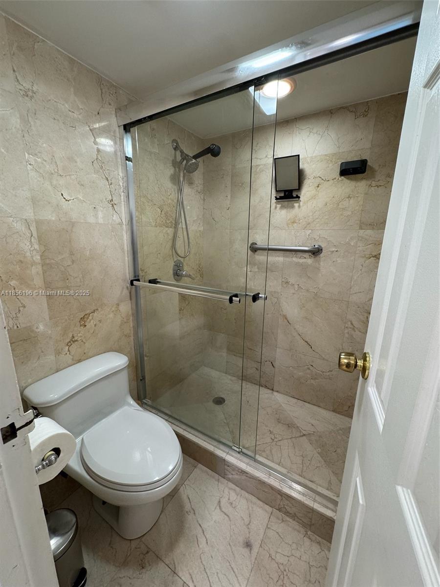 See details 309 1 / 2 991 sq. ft. $ 2025-08-10 0 Photo