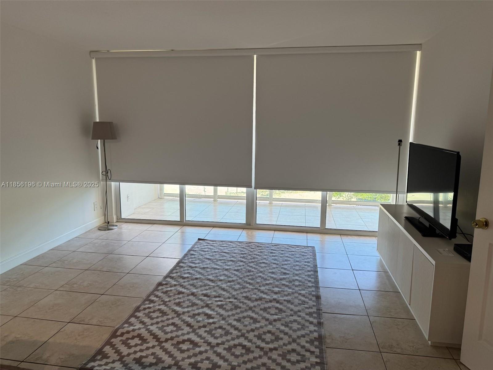 See details 309 1 / 2 991 sq. ft. $ 2025-08-10 0 Photo