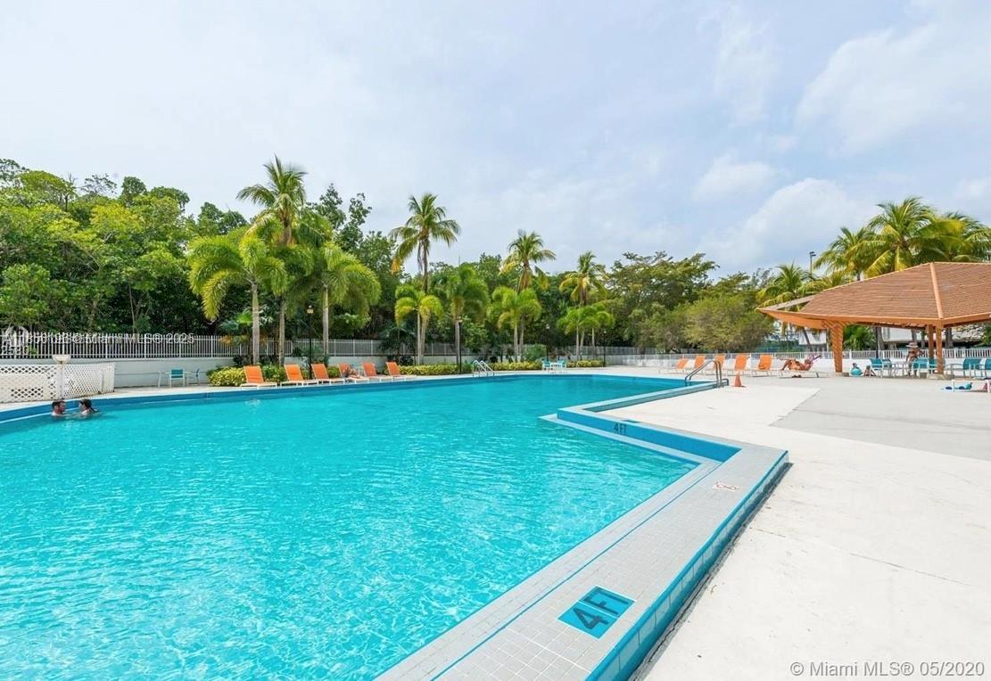 See details 309 1 / 2 991 sq. ft. $ 2025-08-10 0 Photo