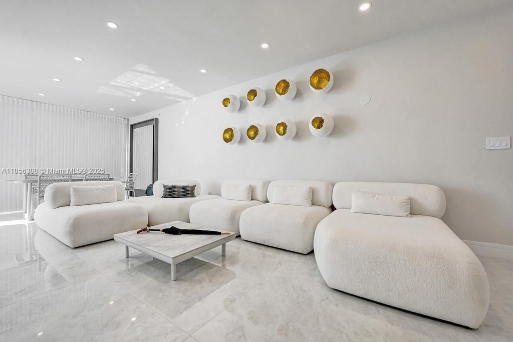 Photo of 3101 Ocean Dr  #1704, Hollywood, Florida, 33019 - 