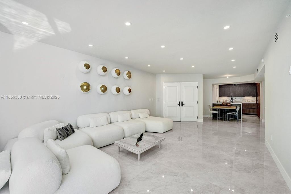 Photo of 3101 Ocean Dr  #1704, Hollywood, Florida, 33019 - 