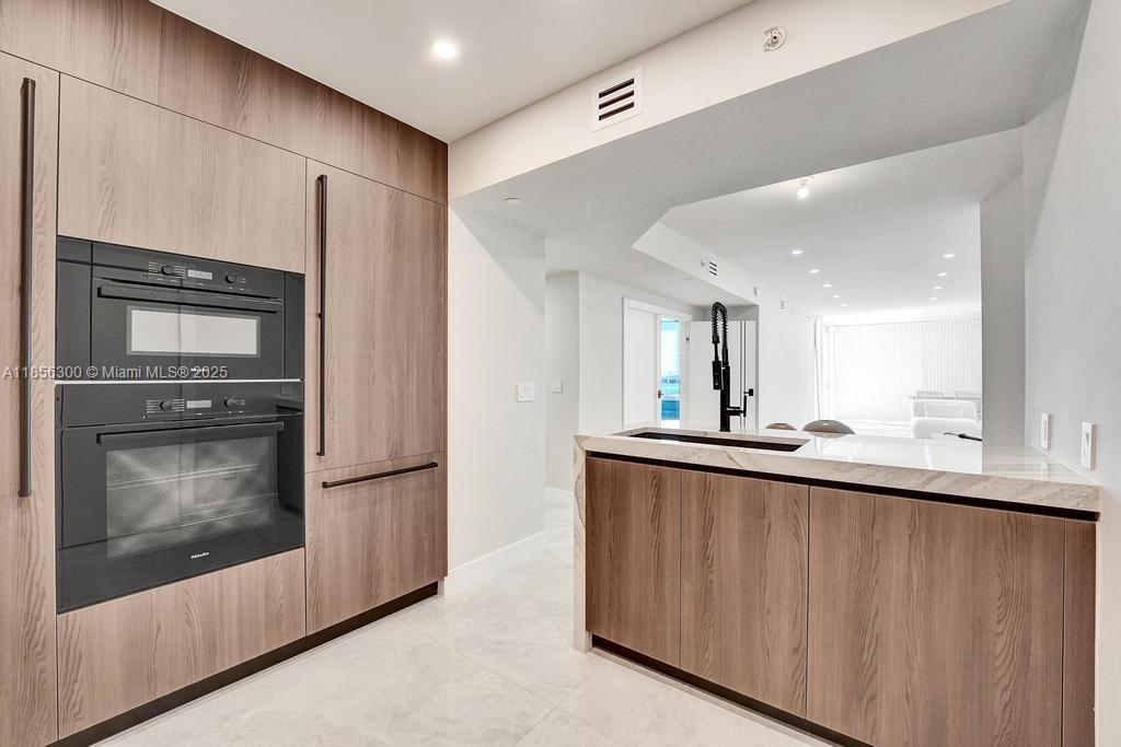 Photo of 3101 Ocean Dr  #1704, Hollywood, Florida, 33019 - 