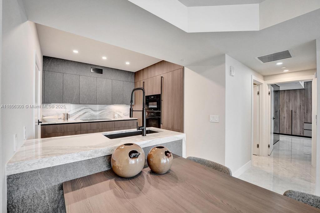 Photo of 3101 Ocean Dr  #1704, Hollywood, Florida, 33019 - 