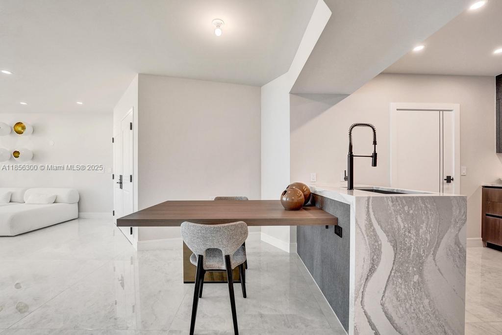 Photo of 3101 Ocean Dr  #1704, Hollywood, Florida, 33019 - 