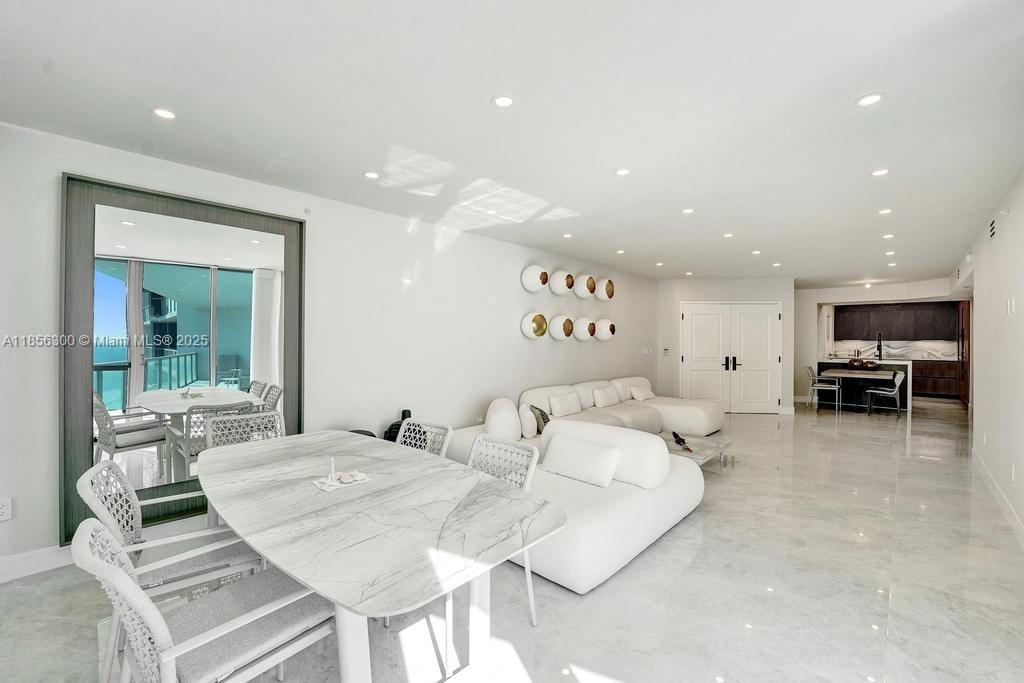 Photo of 3101 Ocean Dr  #1704, Hollywood, Florida, 33019 - 