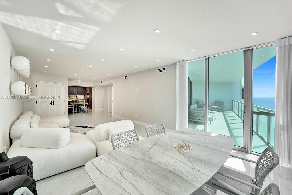 Photo of 3101 Ocean Dr  #1704, Hollywood, Florida, 33019 - 