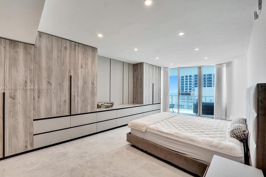 Photo of 3101 Ocean Dr  #1704, Hollywood, Florida, 33019 - Primery