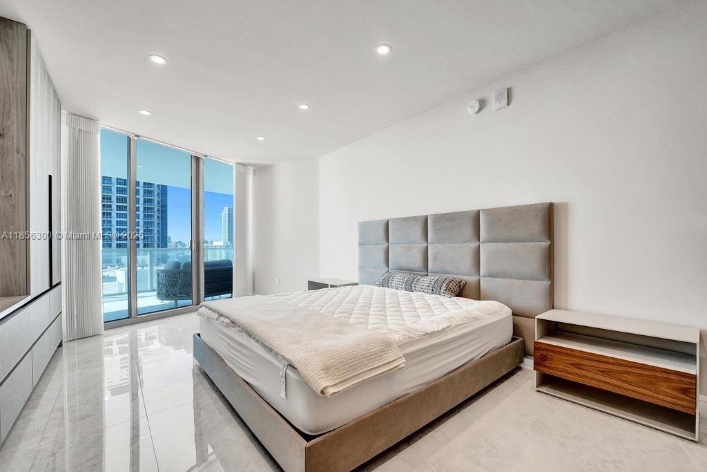 Photo of 3101 Ocean Dr  #1704, Hollywood, Florida, 33019 - Primery
