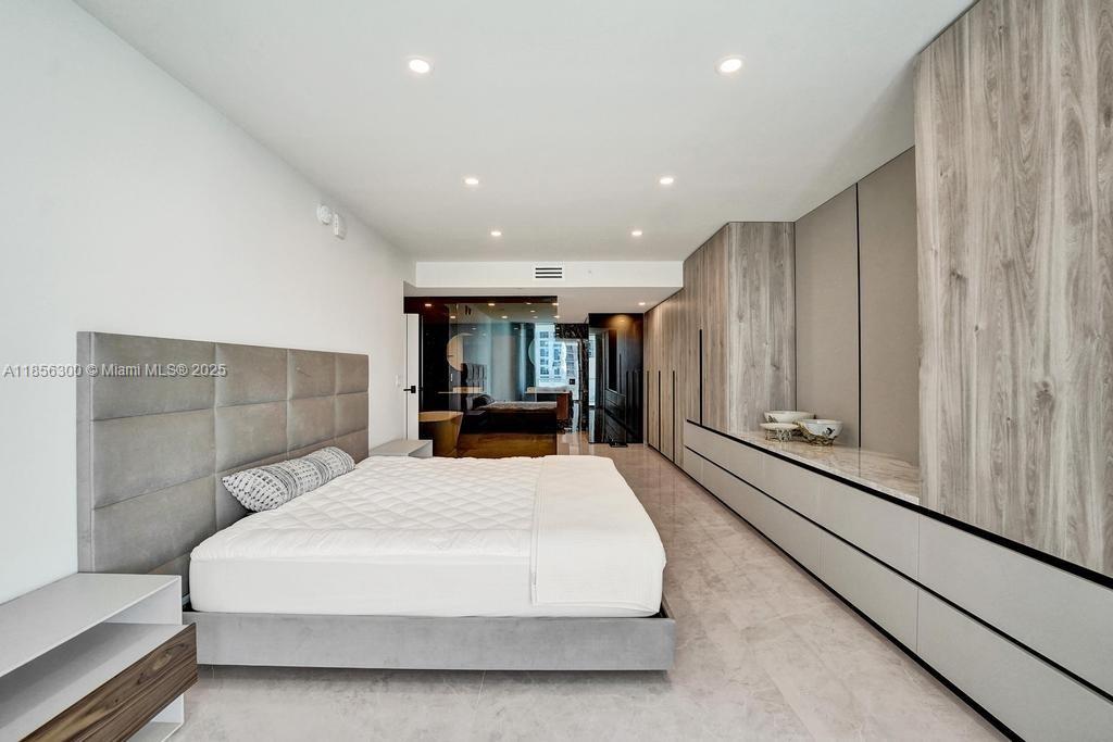 Photo of 3101 Ocean Dr  #1704, Hollywood, Florida, 33019 - Primery