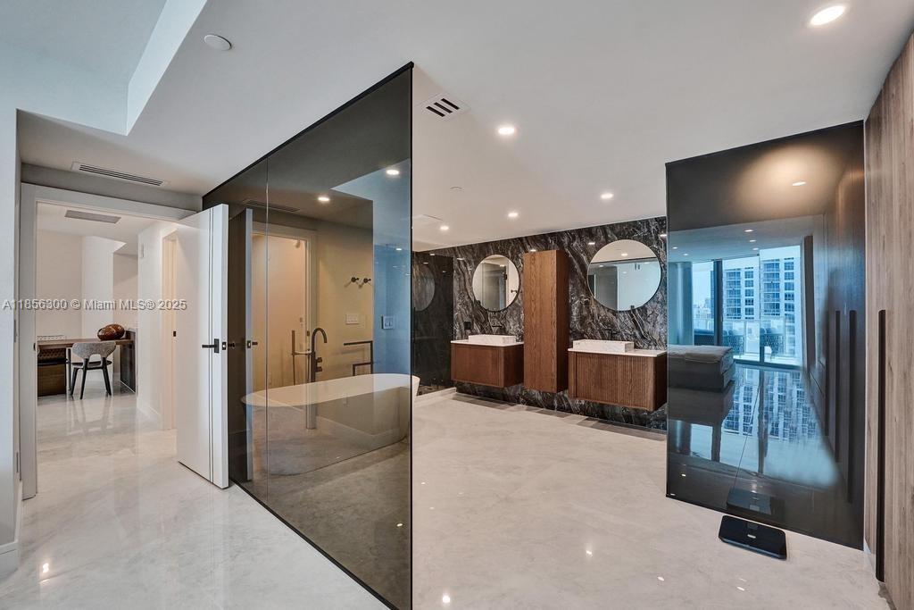 Photo of 3101 Ocean Dr  #1704, Hollywood, Florida, 33019 - 