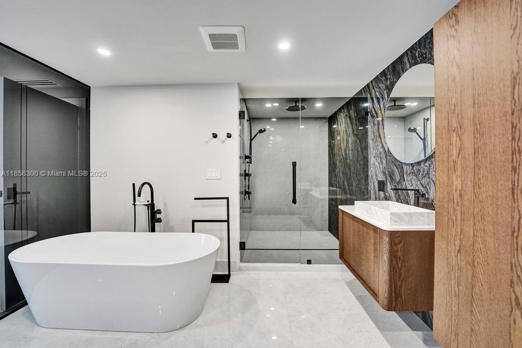 Photo of 3101 Ocean Dr  #1704, Hollywood, Florida, 33019 - 