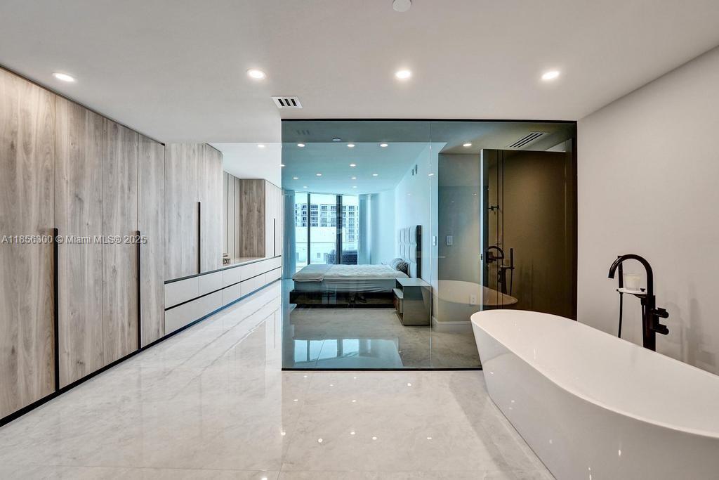 Photo of 3101 Ocean Dr  #1704, Hollywood, Florida, 33019 - 