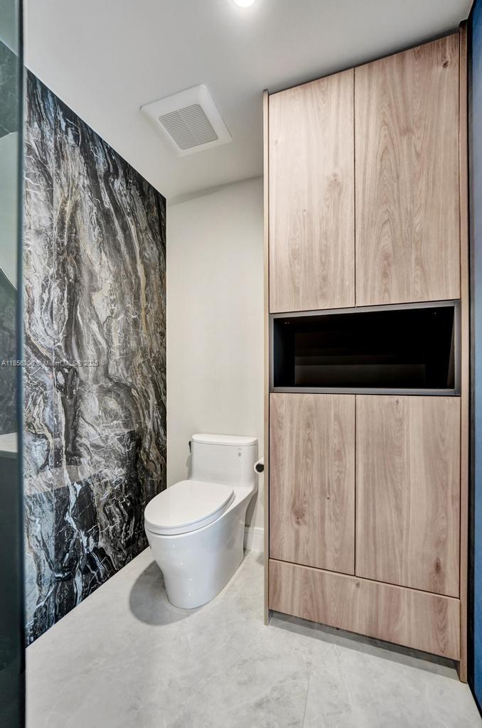 Photo of 3101 Ocean Dr  #1704, Hollywood, Florida, 33019 - 