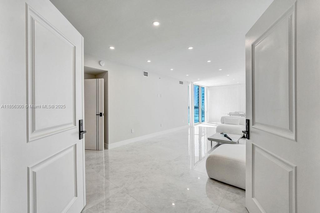 Photo of 3101 Ocean Dr #1704, Hollywood, Florida, 33019 -