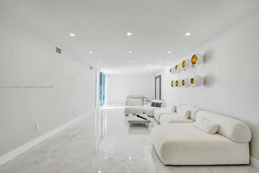 Photo of 3101 Ocean Dr  #1704, Hollywood, Florida, 33019 - 
