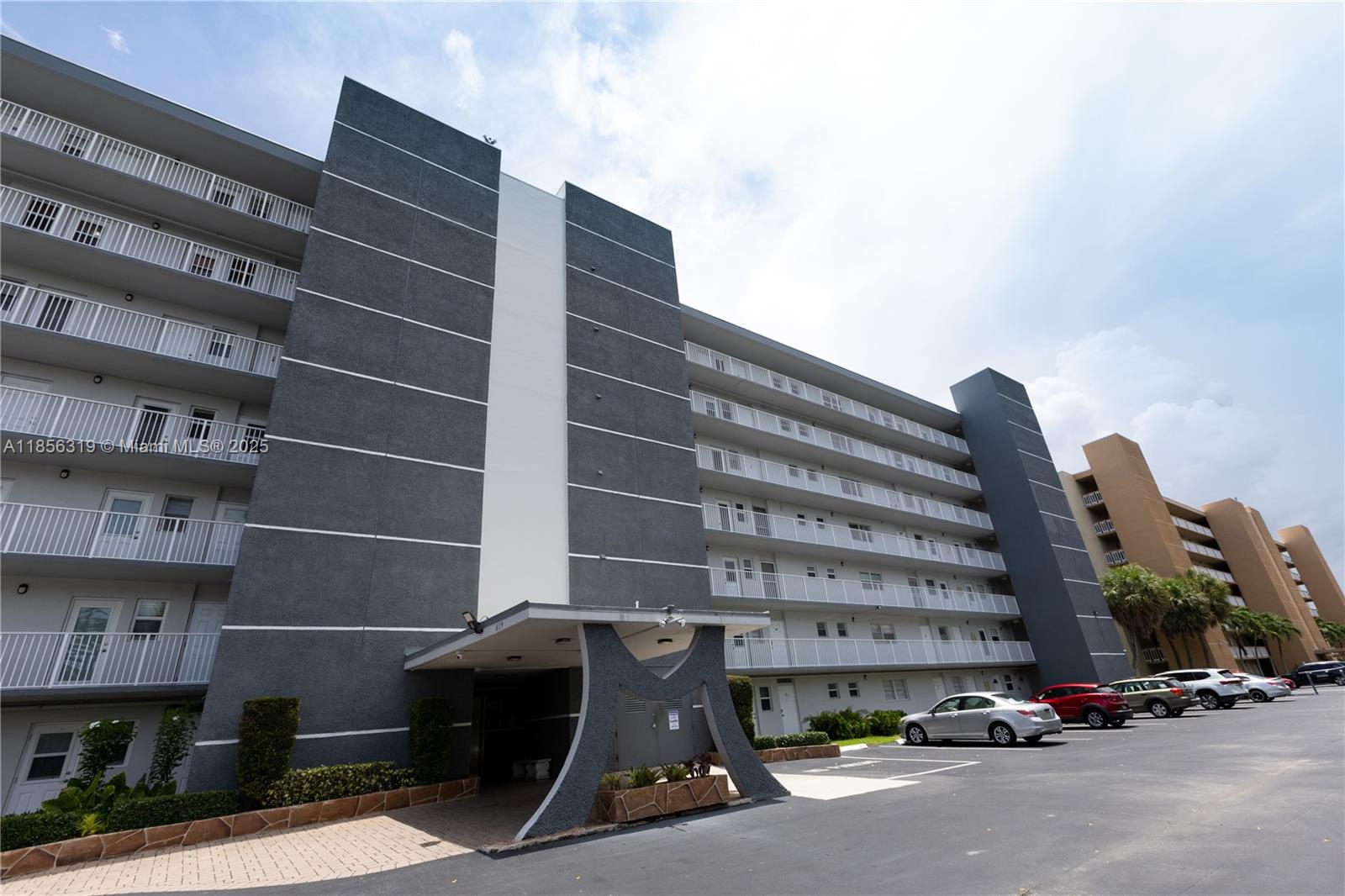 Photo of 619 14th Ave  #507, Hallandale Beach, Florida, 33009 - 