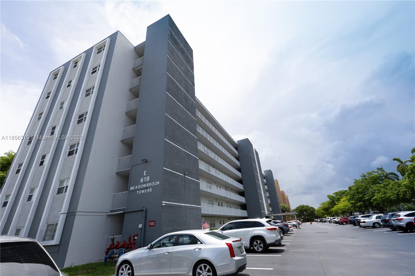 Photo of 619 14th Ave  #507, Hallandale Beach, Florida, 33009 - 