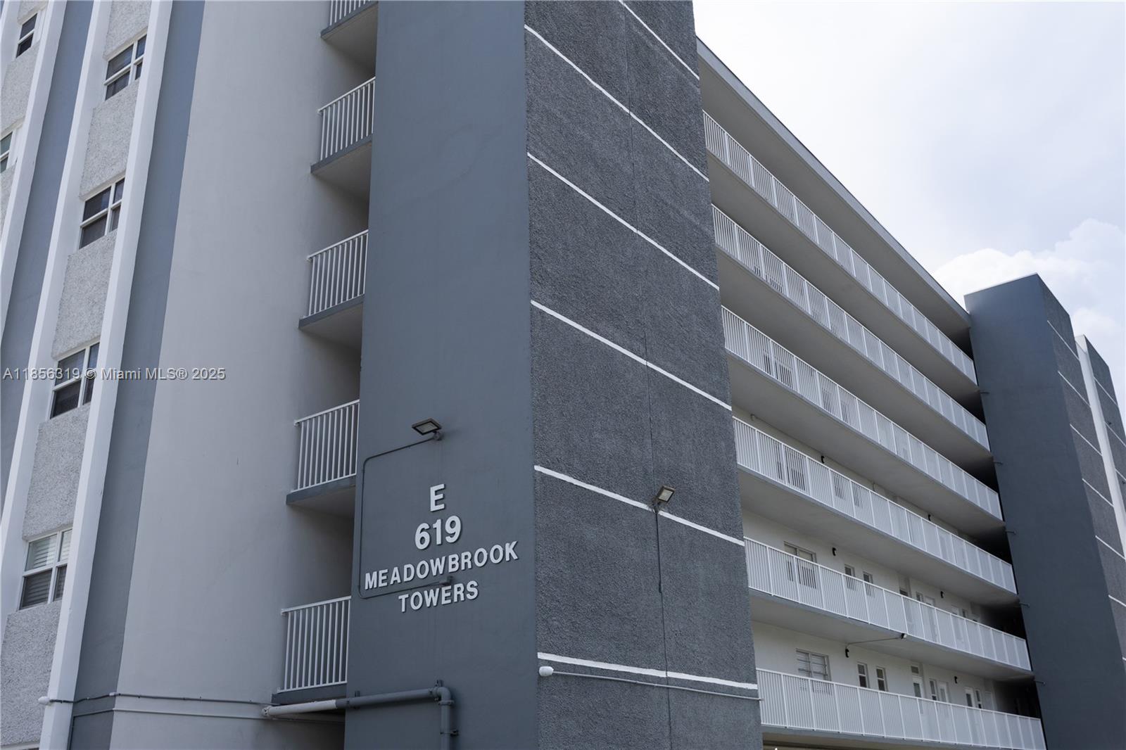 Photo of 619 14th Ave  #507, Hallandale Beach, Florida, 33009 - 