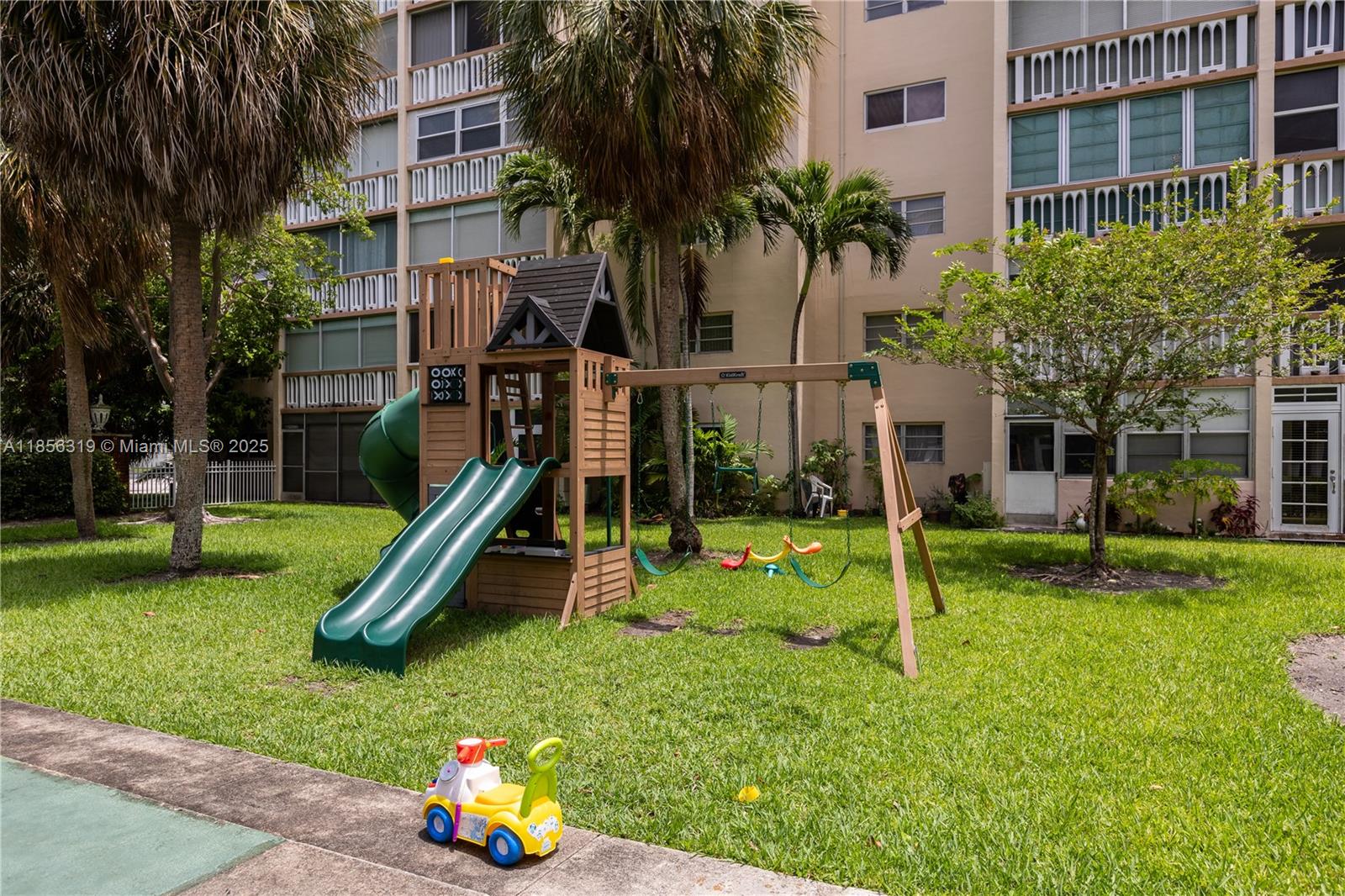 Photo of 619 14th Ave  #507, Hallandale Beach, Florida, 33009 - 