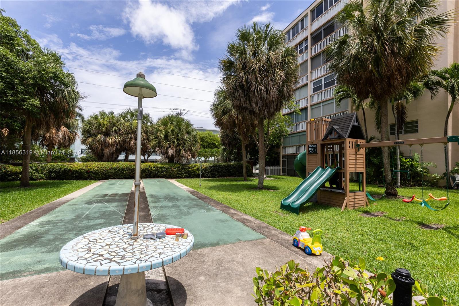 Photo of 619 14th Ave  #507, Hallandale Beach, Florida, 33009 - 