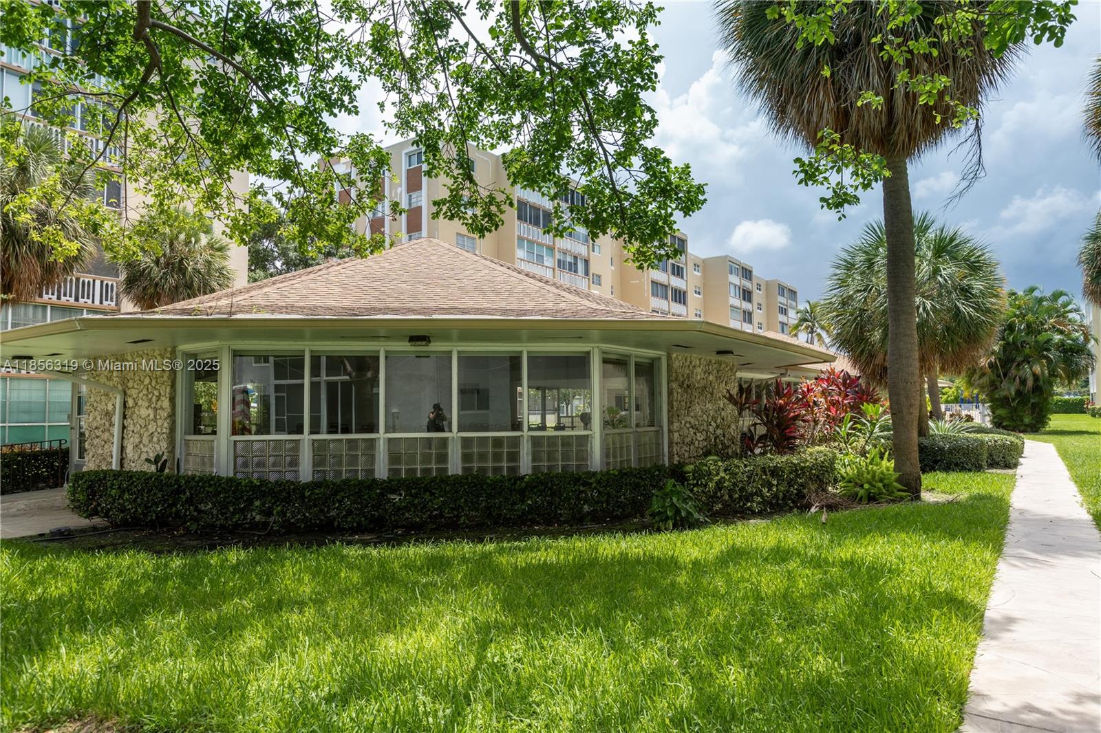Photo of 619 14th Ave  #507, Hallandale Beach, Florida, 33009 - 