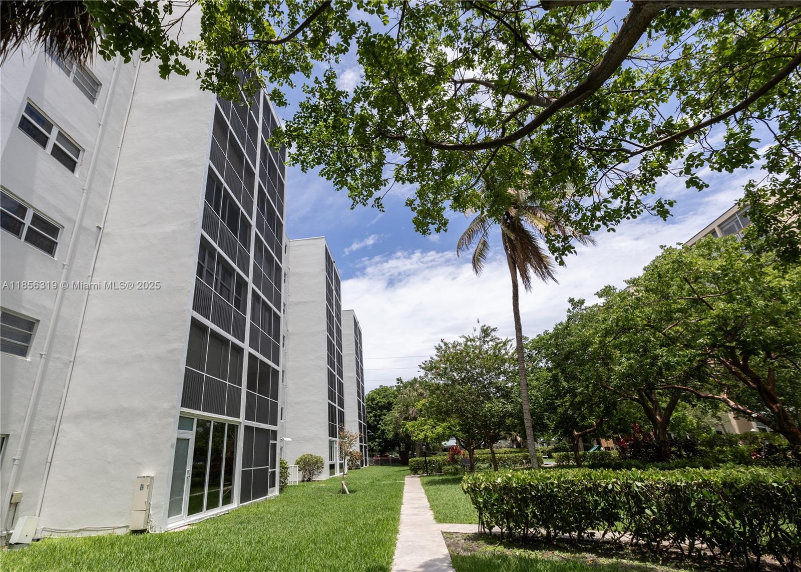 Photo of 619 14th Ave  #507, Hallandale Beach, Florida, 33009 - 