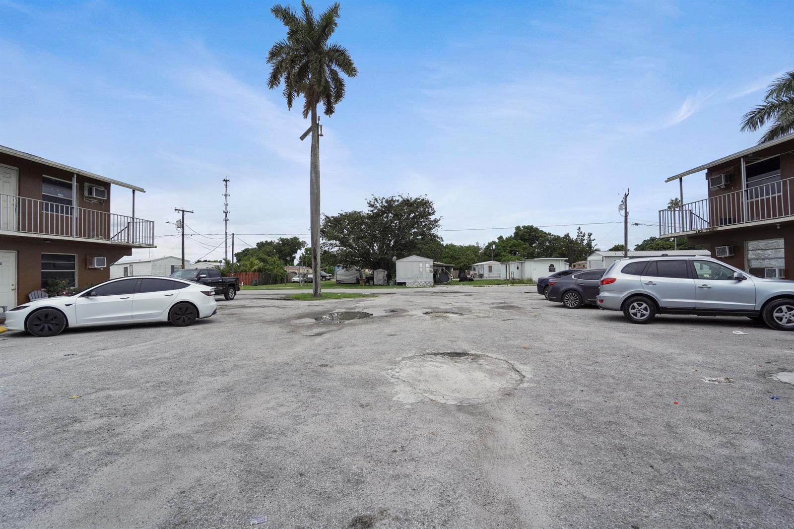 Ver detalles 13 / 17 sq. ft. $ 2026-06-22 0 foto