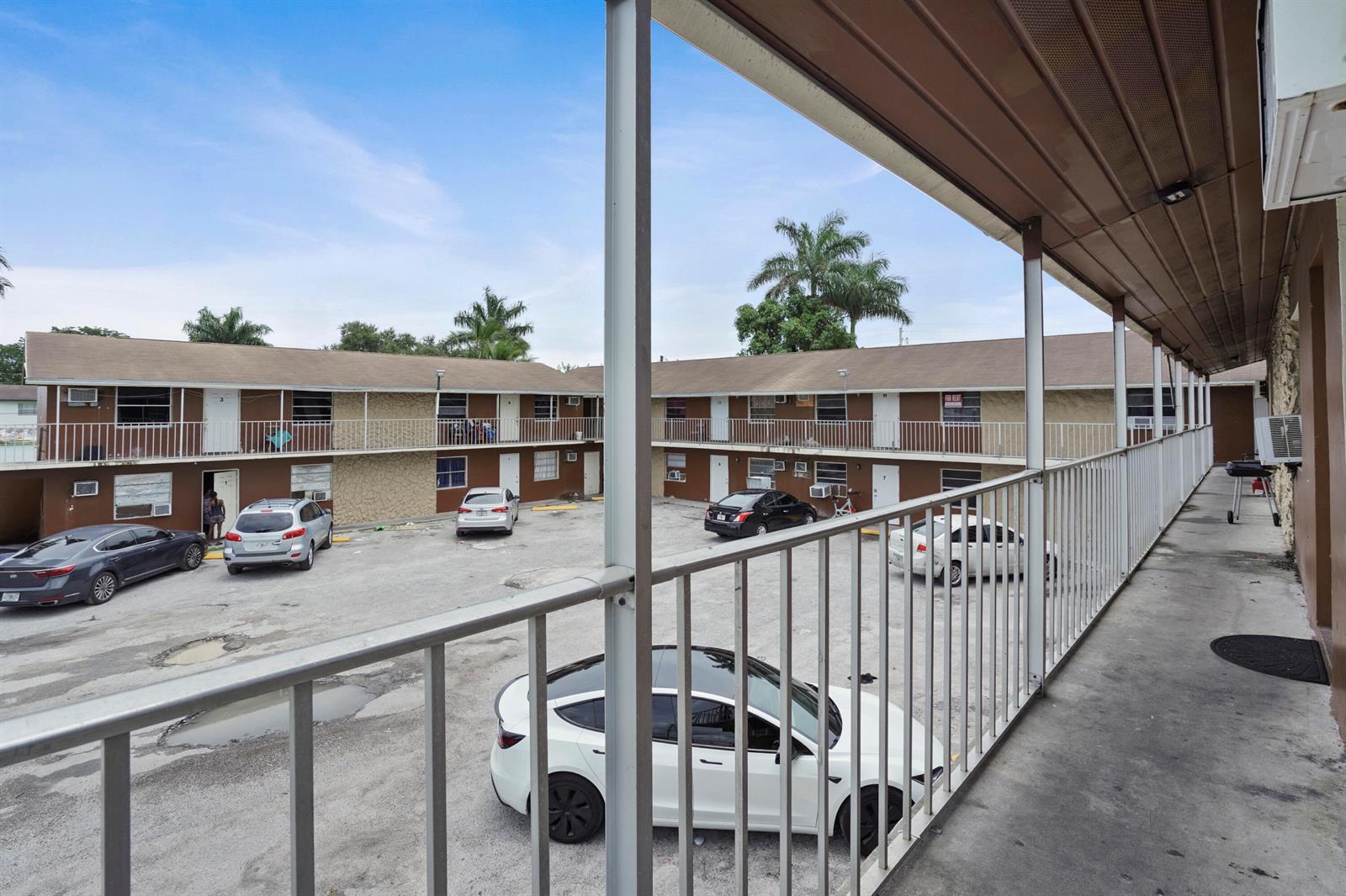 Ver detalles 13 / 17 sq. ft. $ 2026-06-22 0 foto