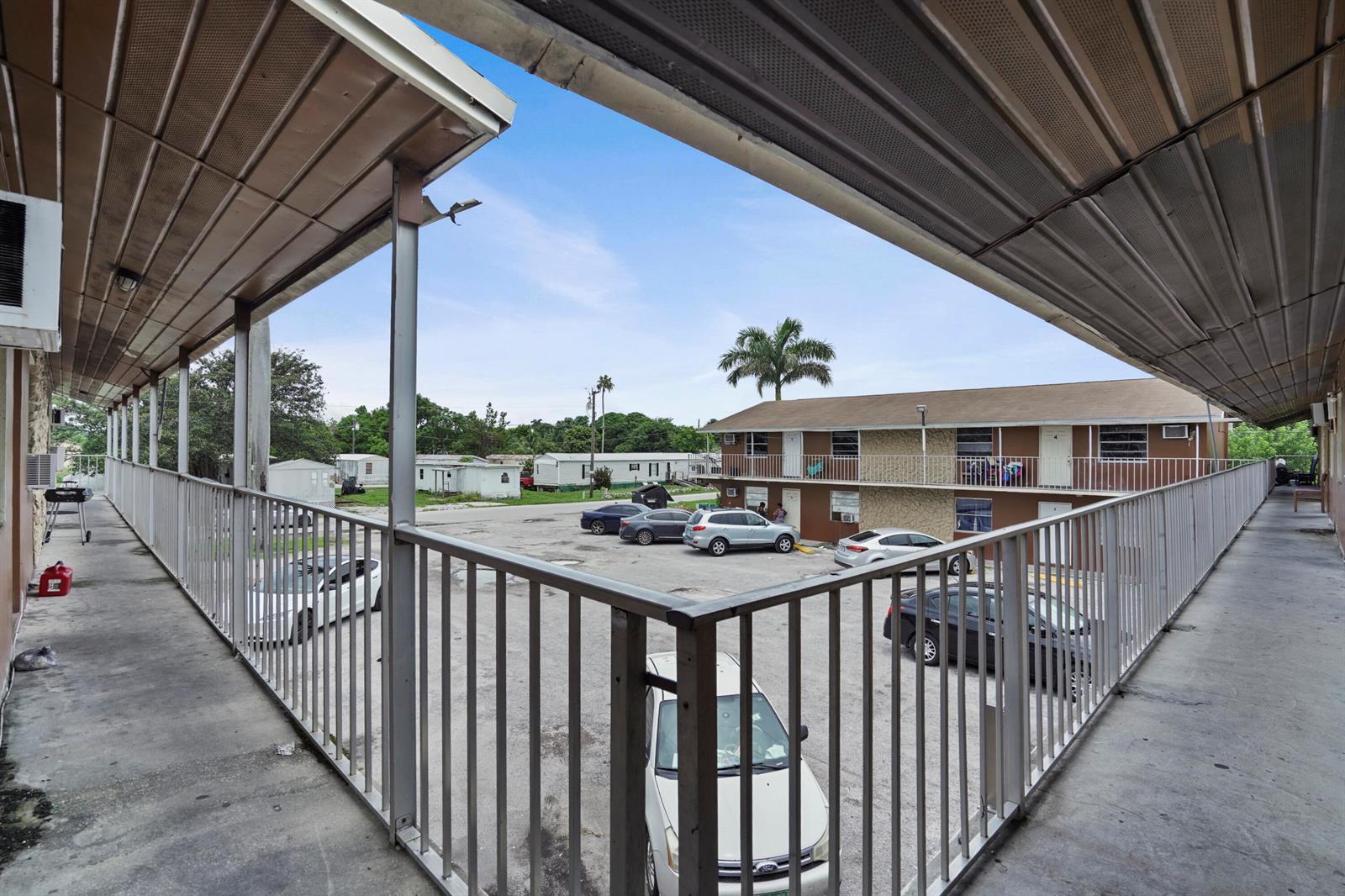 Ver detalles 13 / 17 sq. ft. $ 2026-06-22 0 foto