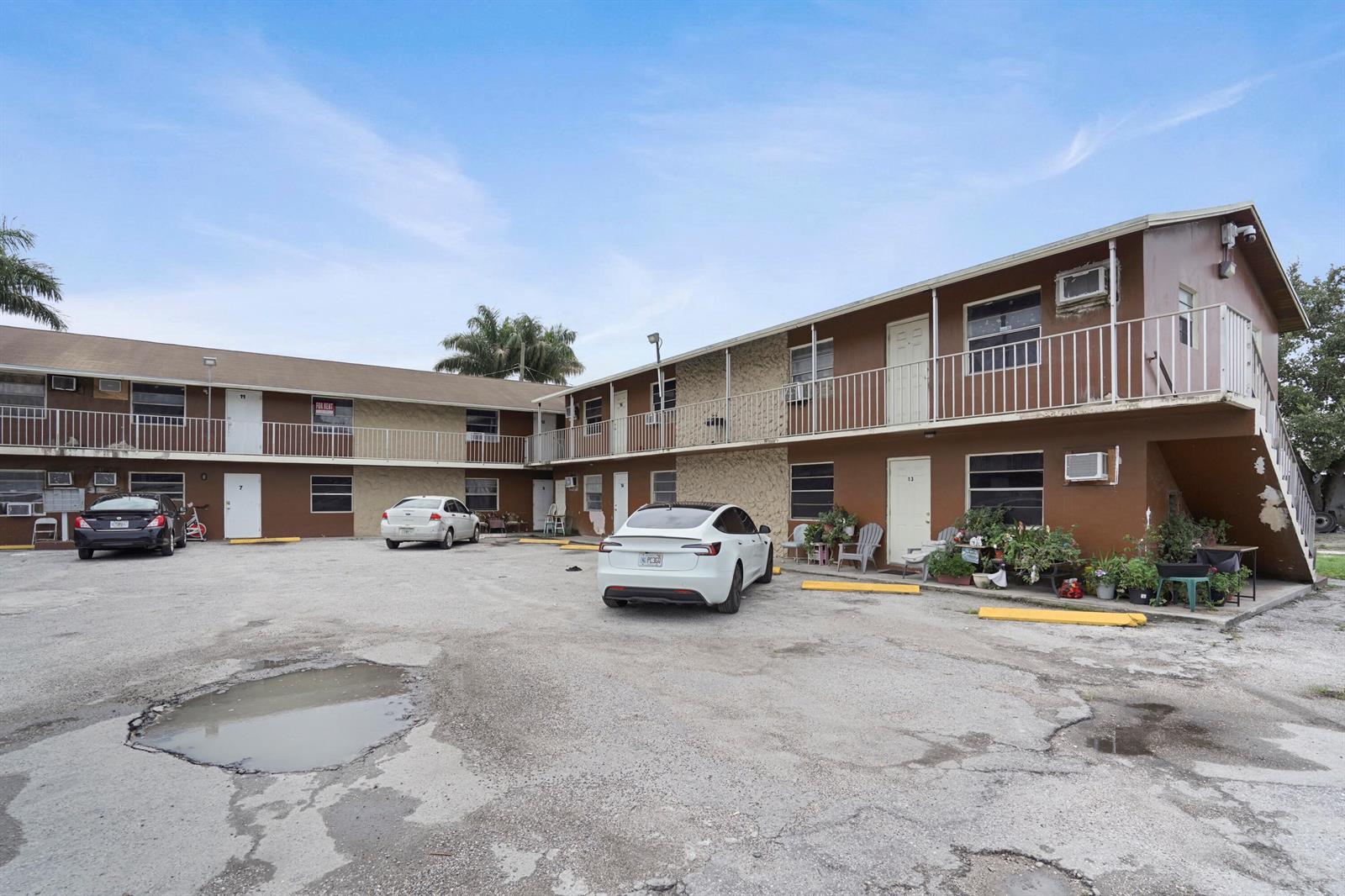 Ver detalles 13 / 17 sq. ft. $ 2026-06-22 0 foto
