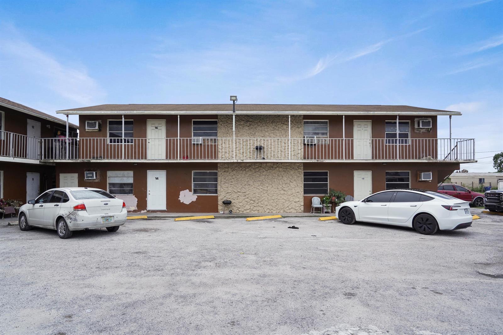 Ver detalles 13 / 17 sq. ft. $ 2026-06-22 0 foto