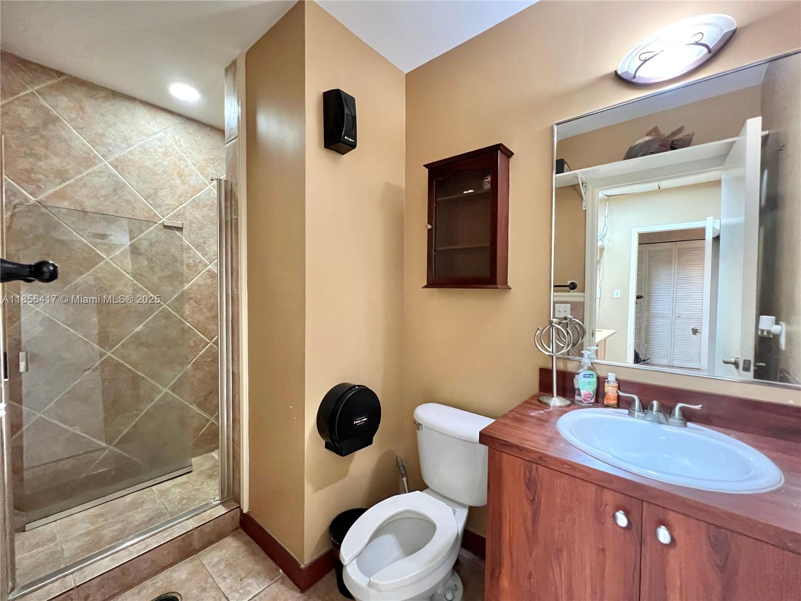   /   кв.футов $ 2025-08-11 0 Фото