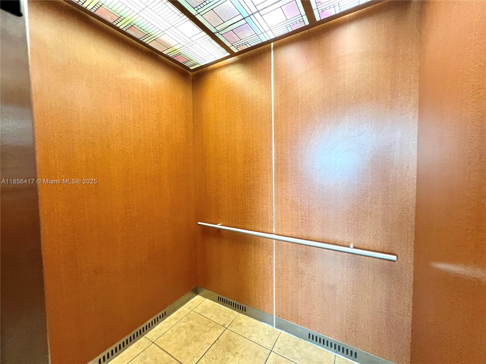   /   кв.футов $ 2025-08-11 0 Фото