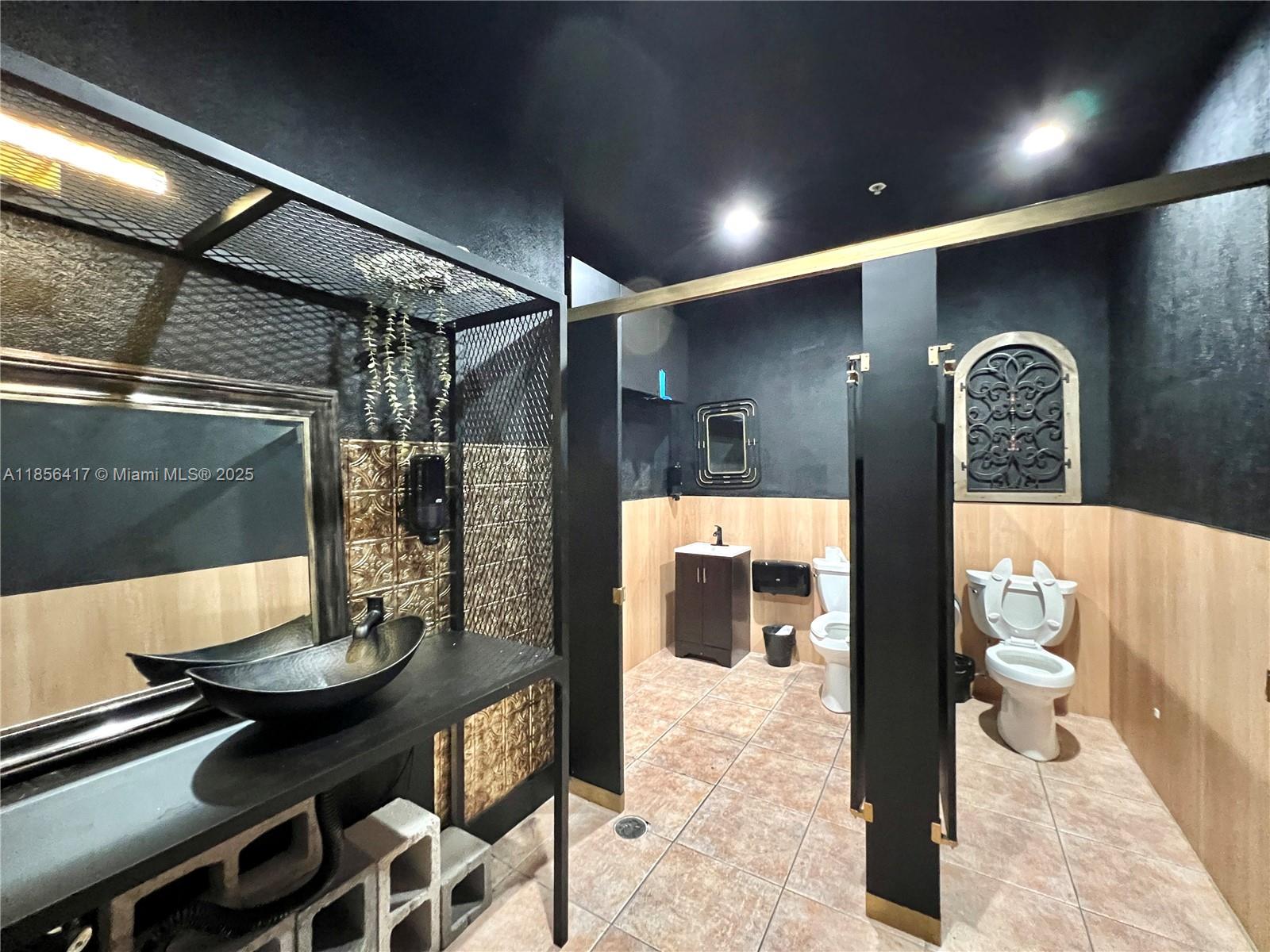   /   кв.футов $ 2025-08-11 0 Фото