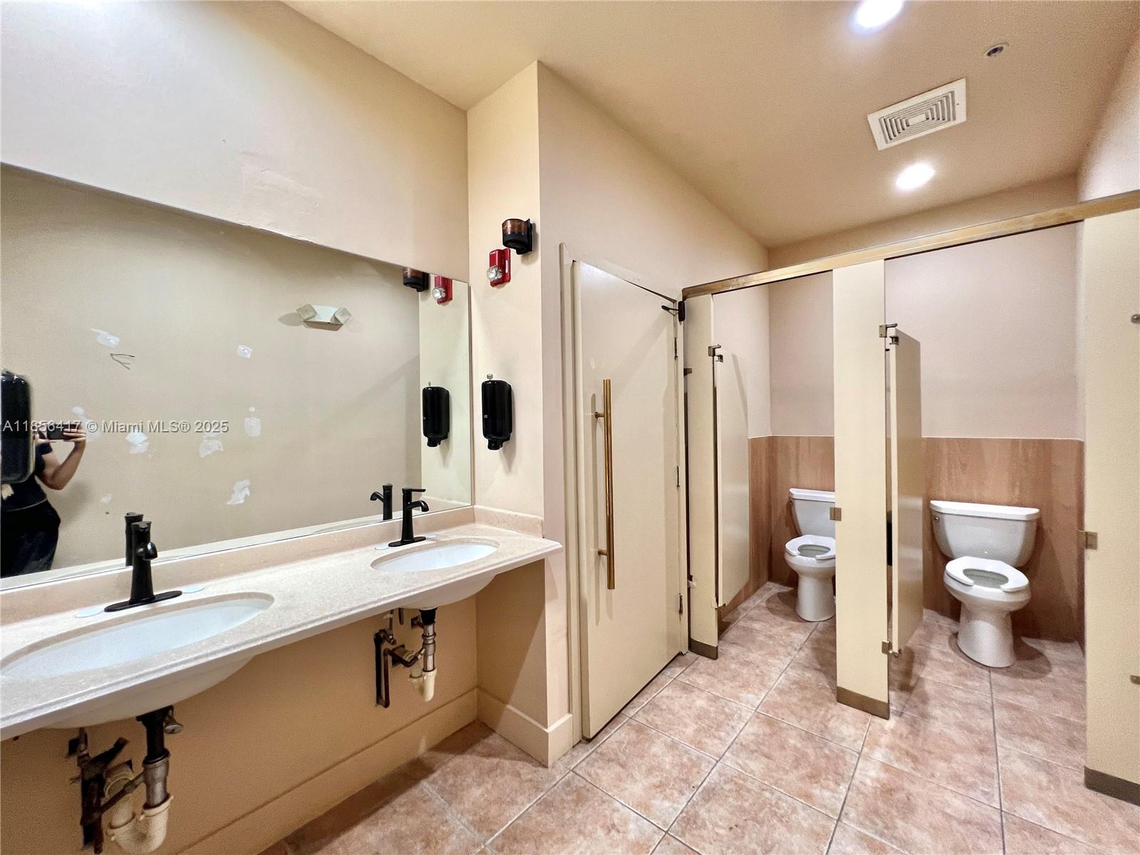   /   кв.футов $ 2025-08-11 0 Фото