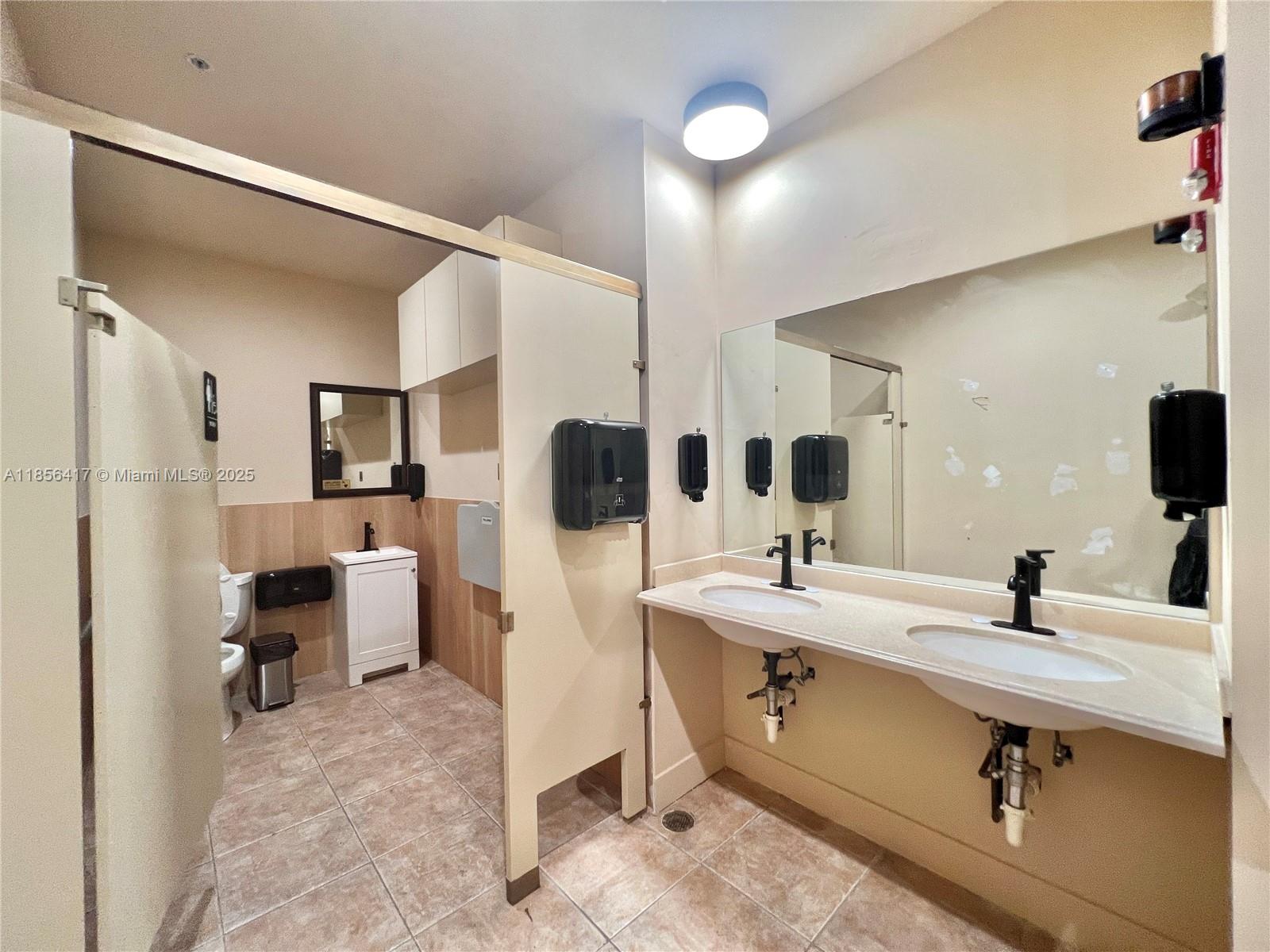   /   кв.футов $ 2025-08-11 0 Фото