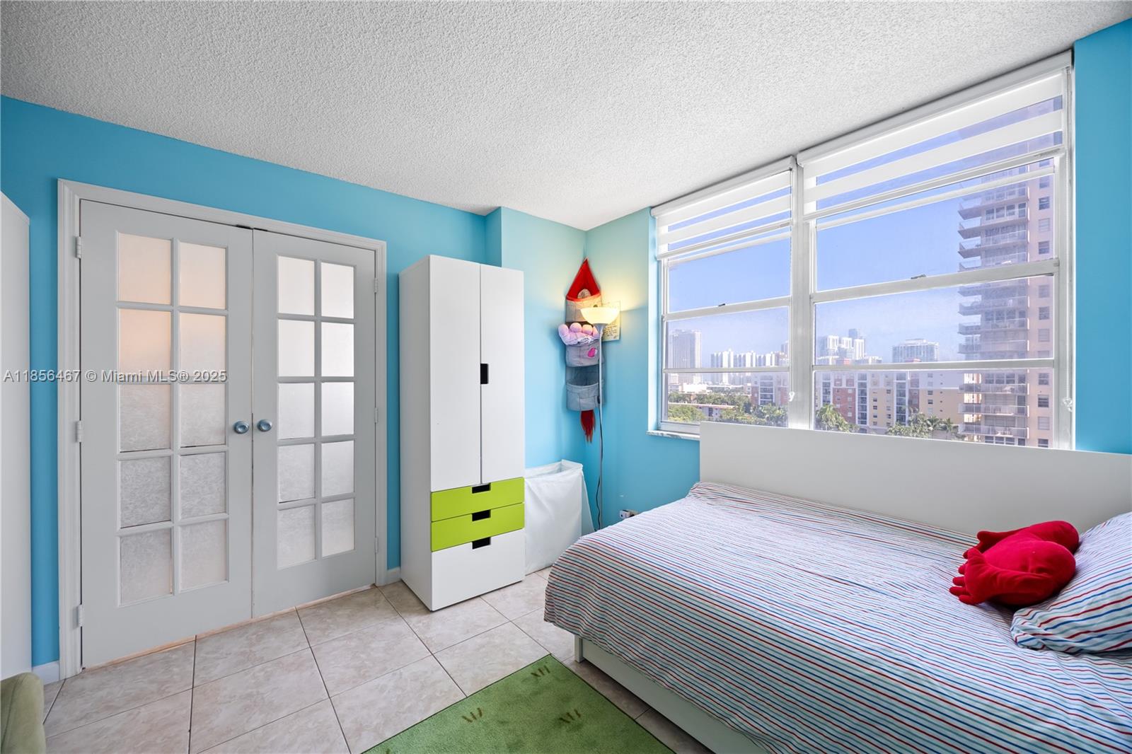 See details 812 2 / 2 1087 sq. ft. $ 2025-08-11 0 Photo