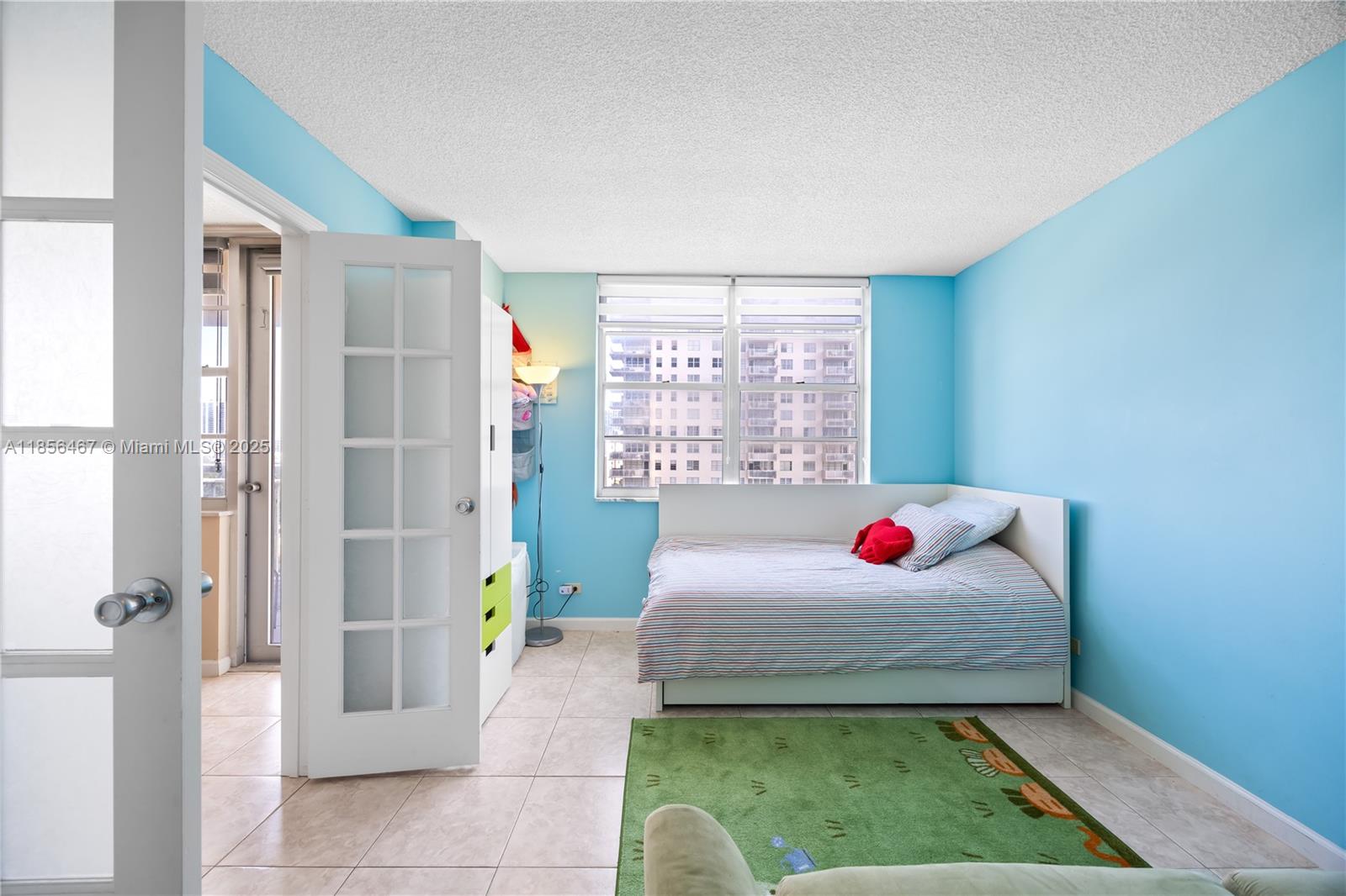 See details 812 2 / 2 1087 sq. ft. $ 2025-08-11 0 Photo