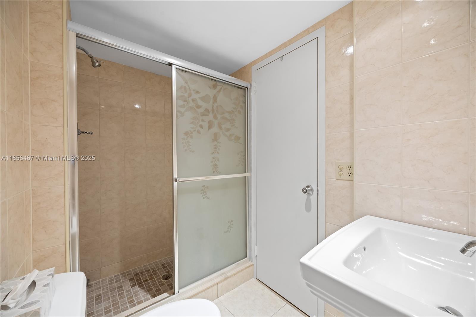 See details 812 2 / 2 1087 sq. ft. $ 2025-08-11 0 Photo