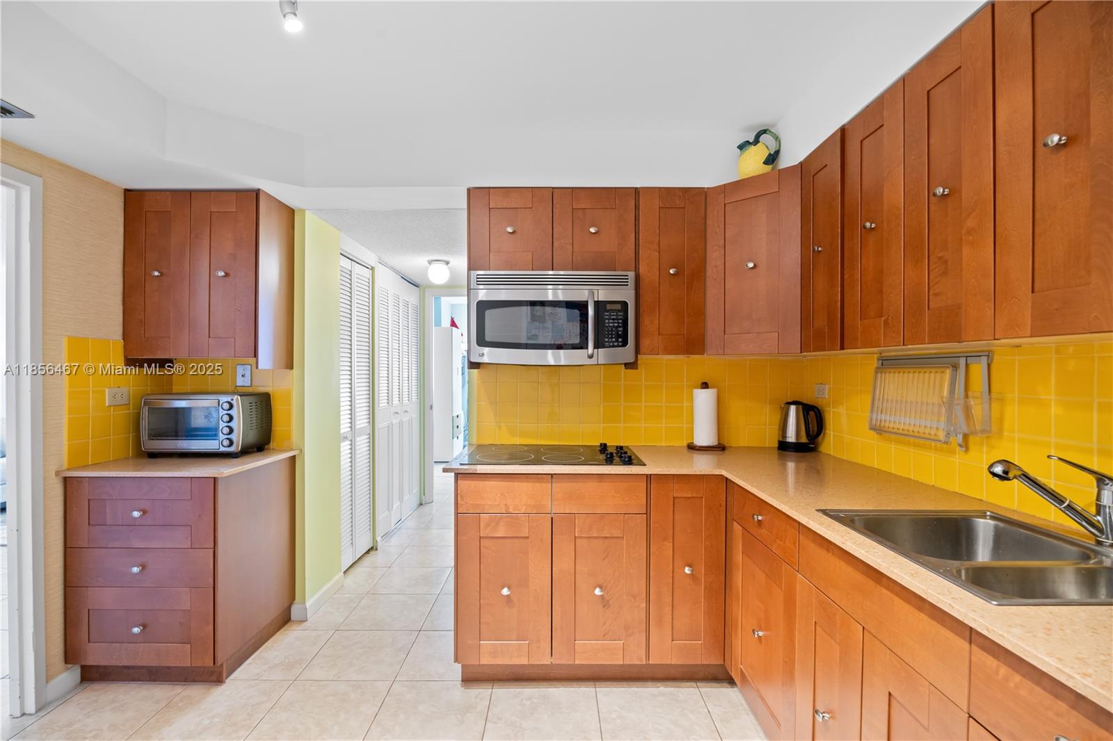 See details 812 2 / 2 1087 sq. ft. $ 2025-08-11 0 Photo