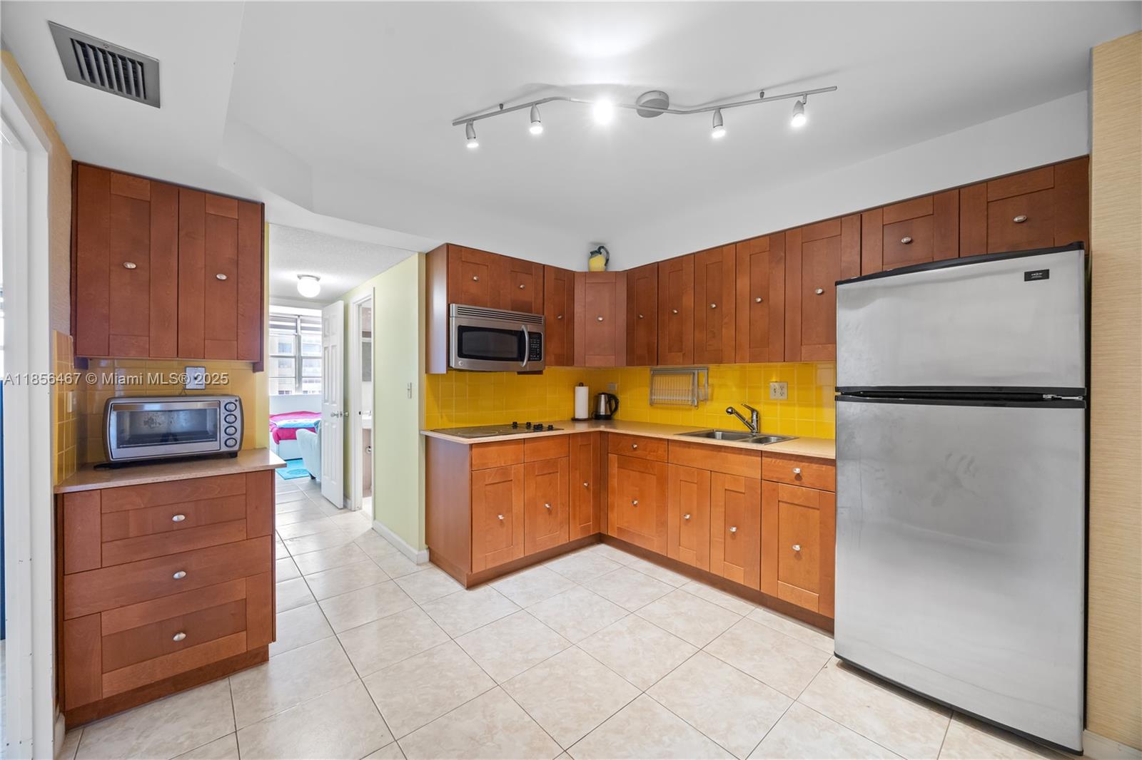 See details 812 2 / 2 1087 sq. ft. $ 2025-08-11 0 Photo
