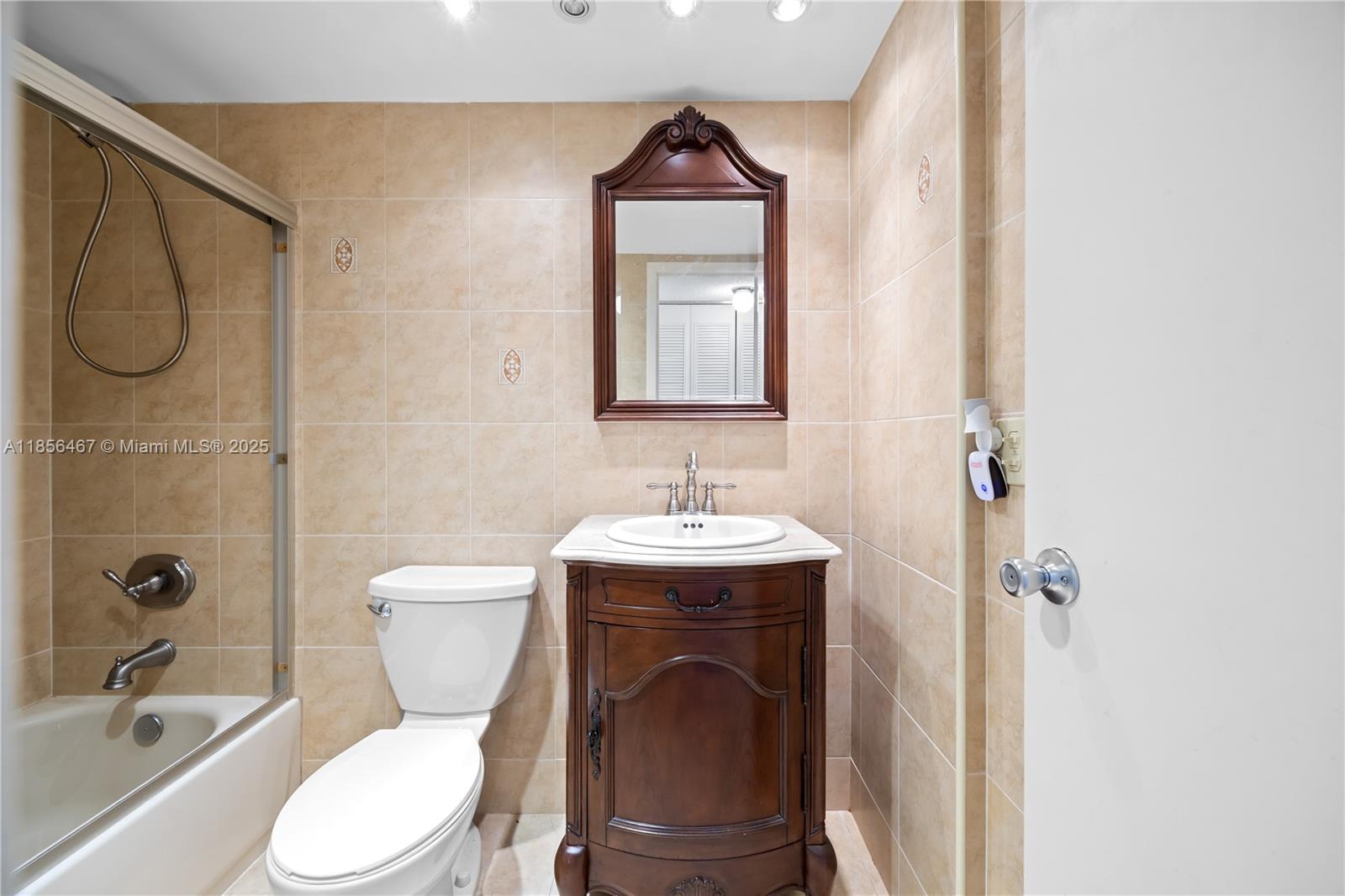 See details 812 2 / 2 1087 sq. ft. $ 2025-08-11 0 Photo