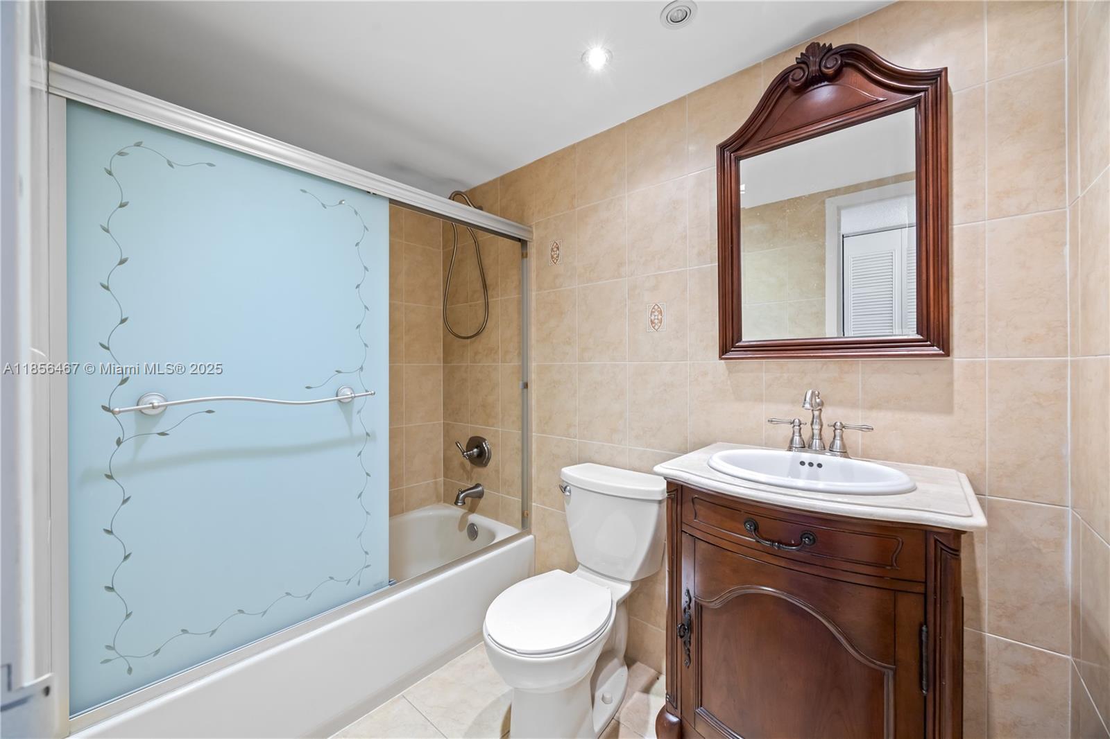 See details 812 2 / 2 1087 sq. ft. $ 2025-08-11 0 Photo