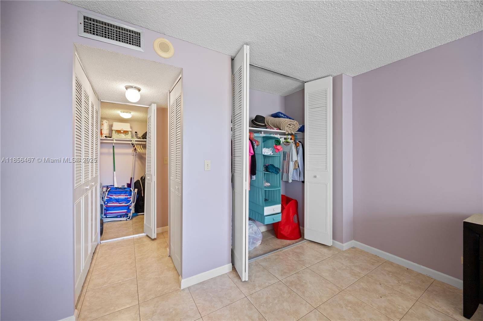 See details 812 2 / 2 1087 sq. ft. $ 2025-08-11 0 Photo