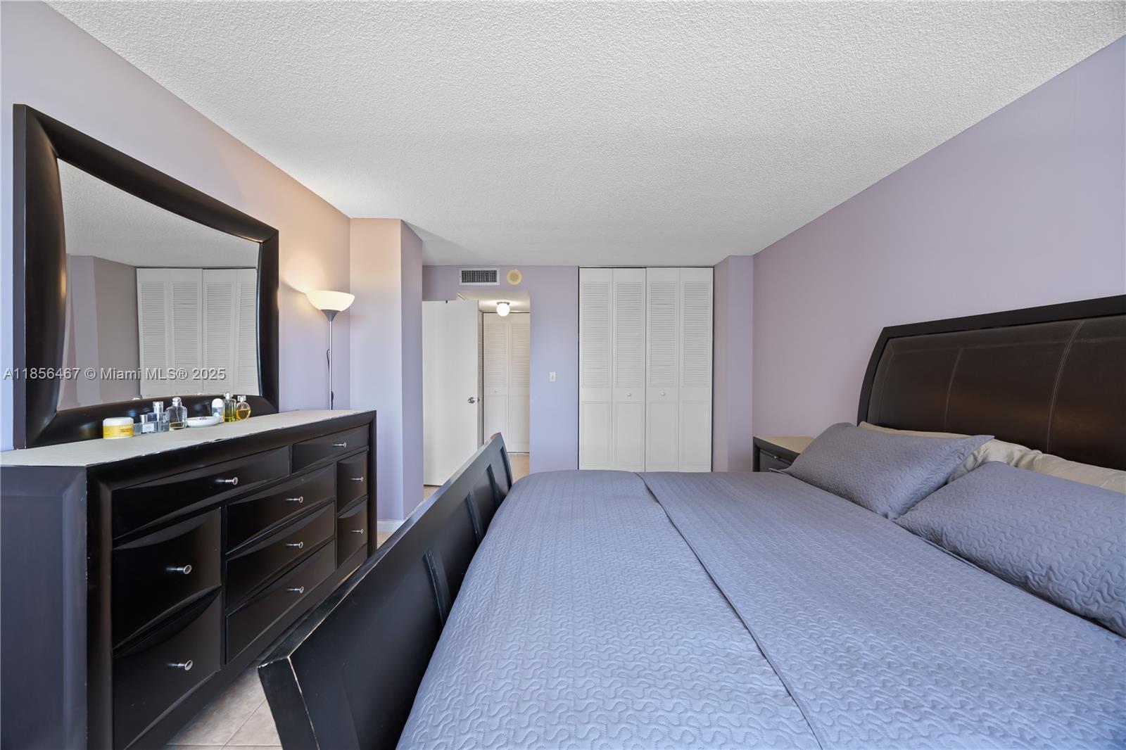 See details 812 2 / 2 1087 sq. ft. $ 2025-08-11 0 Photo