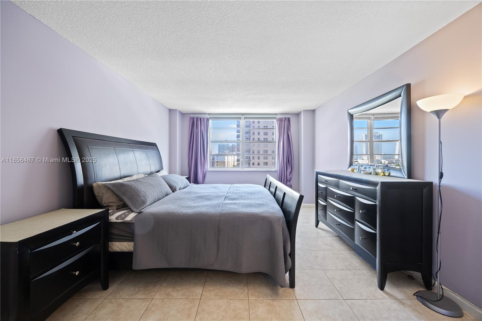 See details 812 2 / 2 1087 sq. ft. $ 2025-08-11 0 Photo