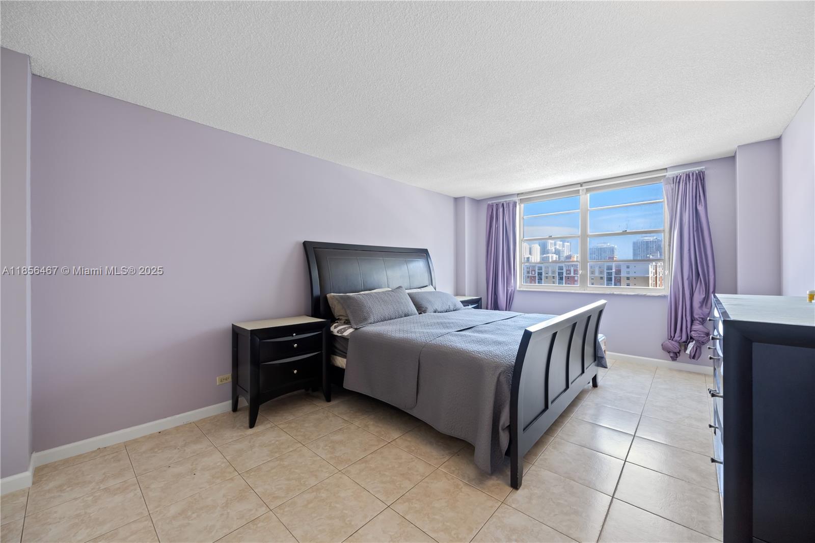 See details 812 2 / 2 1087 sq. ft. $ 2025-08-11 0 Photo
